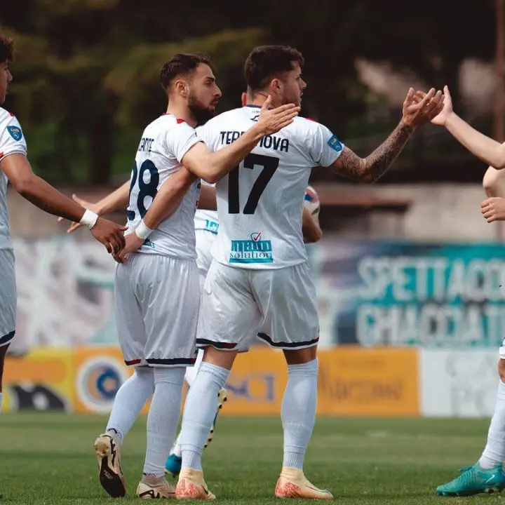 La Vibonese pronta al derby in casa della Reggina. Il tecnico Facciolo: «Andare al Granillo per difendersi? Non è da noi»
