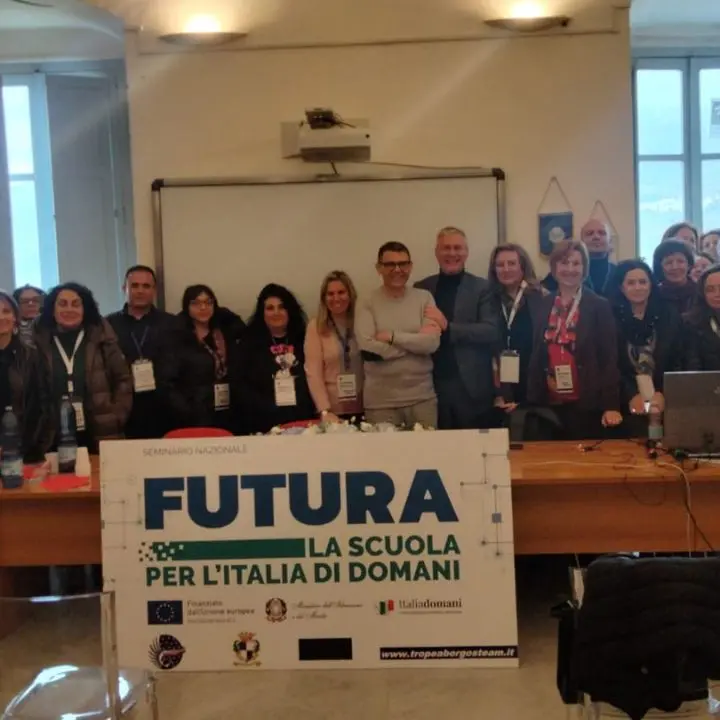 Intelligenza artificiale e creatività: la didattica del futuro ha preso forma al liceo Scientifico di Tropea per 50 docenti calabresi