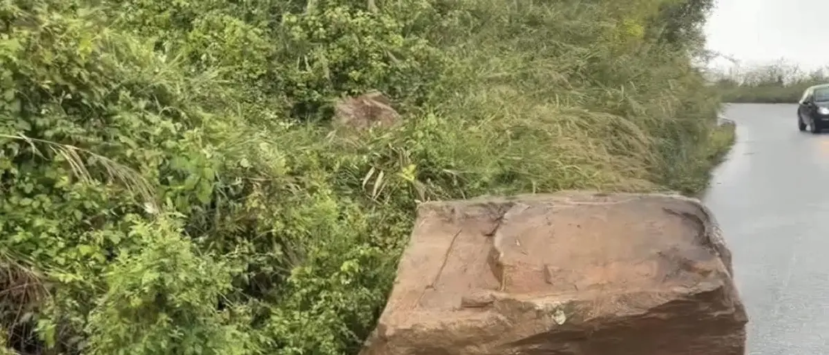 Massi sulla carreggiata, chiusa anche la Sp5 Maierato Pizzo: era l'alternativa alla Ss 18 bloccata da una frana