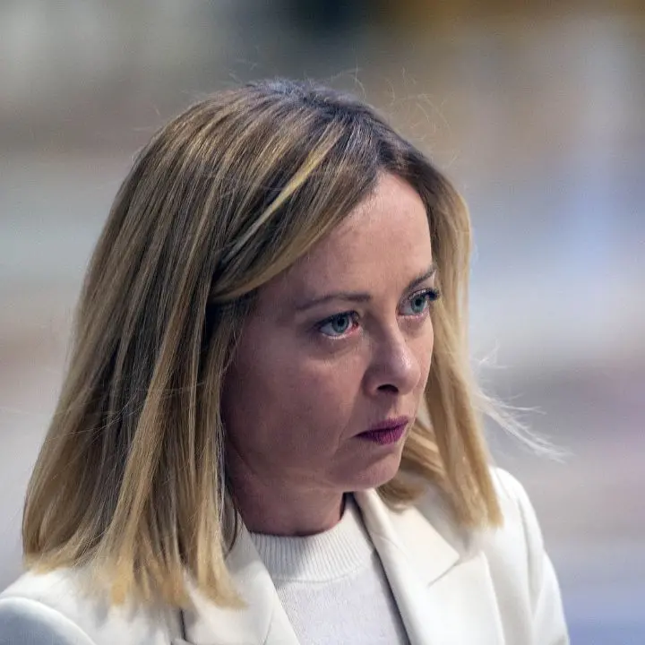 Annullata la visita di Meloni a Limbadi: la premier resterà a Roma per affrontare l’emergenza scattata con i dazi Usa