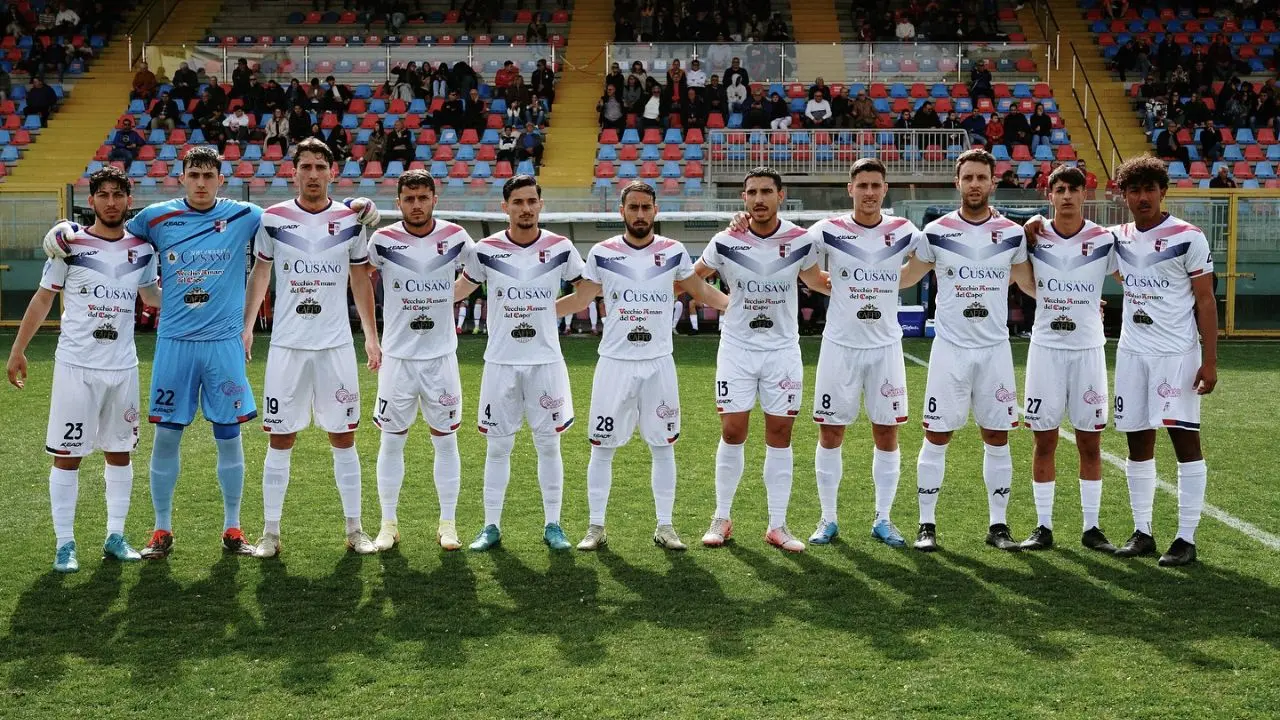 Serie D, la Vibonese chiude la regular season con un pareggio casalingo contro il Paternò. Tutto nella ripresa con Giunta che risponde a Floridia