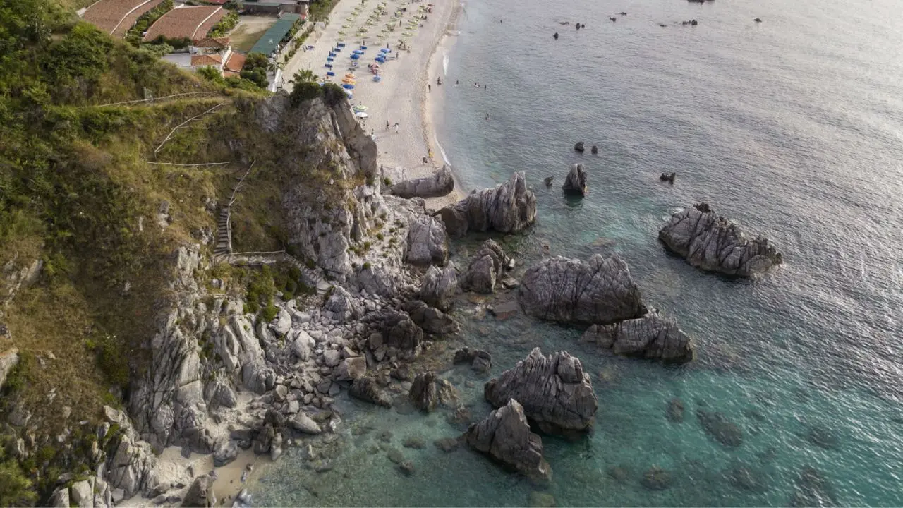 Viaggio a Parghelia alla scoperta della cava di epoca romana: un luogo che racconta ancora oggi l'evoluzione della terra e l'ingegno dell'uomo