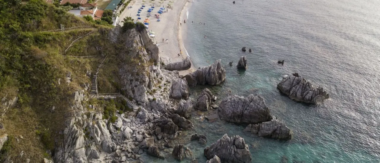 Viaggio a Parghelia alla scoperta della cava di epoca romana: un luogo che racconta ancora oggi l'evoluzione della terra e l'ingegno dell'uomo