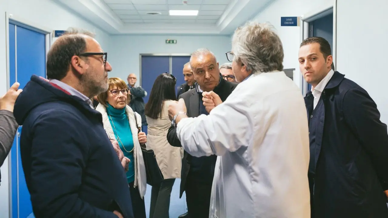 I vertici regionali del Pd in visita all’ospedale di Serra San Bruno, Irto: «In Calabria non c'è un governo della sanità»