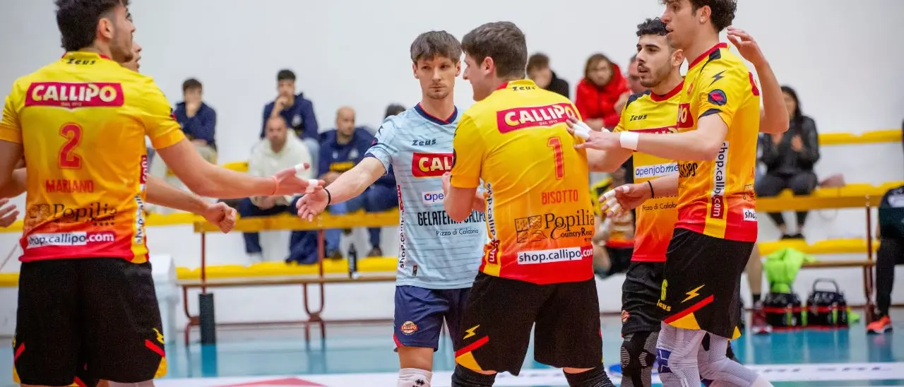 Volley, sconfitta amara a Catania per la Tonno Callipo. Il coach Piccioni: «Brutta partita, bisogna rialzarsi»