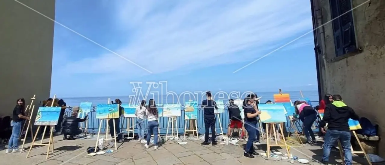 Incanto Mediterraneo: 62 studenti delle terze classi dell'Ic Tropea-Ricadi dipingono \"en plein air\" la bellezza del territorio