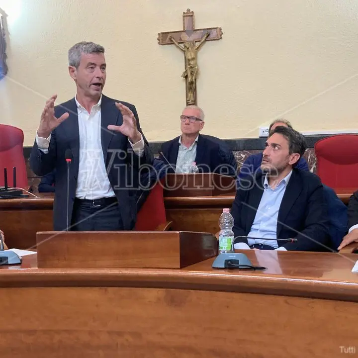 L’ex ministro Orlando (Pd): «A Vibo tutti i timori e le potenzialità dell’economia calabrese. La Regione indichi la strada»