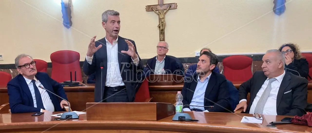 L’ex ministro Orlando (Pd): «A Vibo tutti i timori e le potenzialità dell’economia calabrese. La Regione indichi la strada»