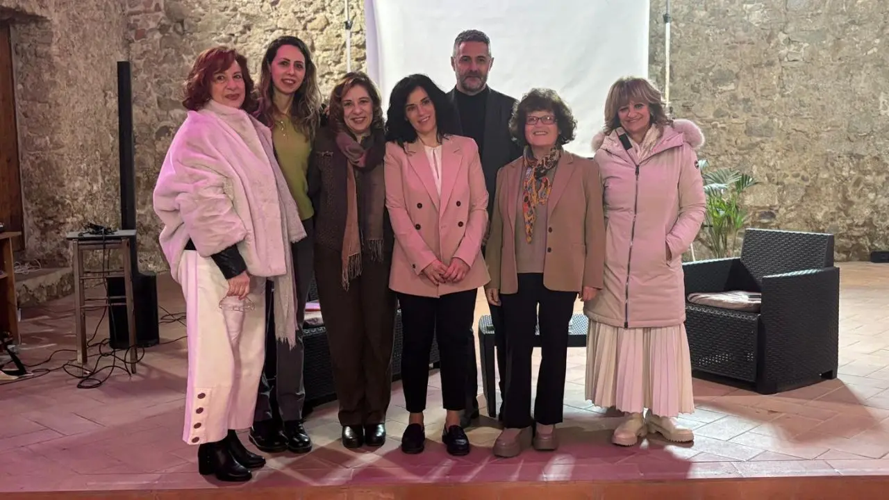 Femminicidi fenomeno globale, la politologa Arianna Farinelli dagli Usa a confronto con gli studenti delle Serre vibonesi