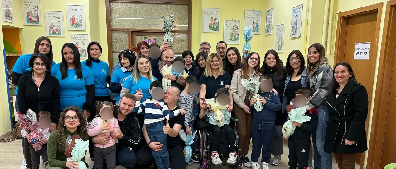 Vibo, uova di cioccolato per i bimbi della Casa di carità: il gesto d’amore dell’associazione Michele Turco
