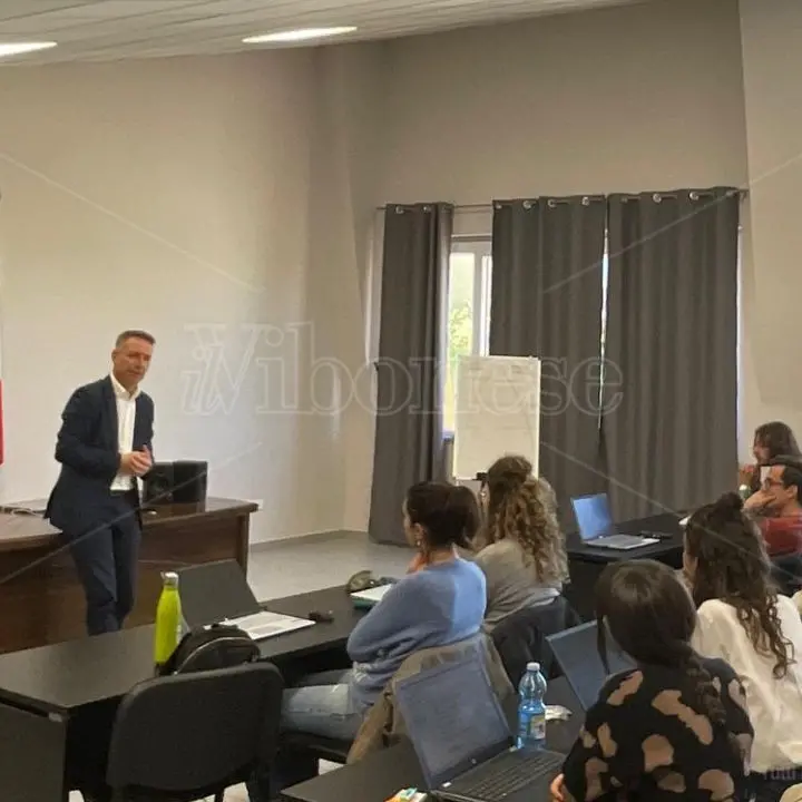 A Filogaso una lectio magistralis del procuratore Falvo agli studenti: «Abbiamo bisogno di voi per diffondere la cultura della legalità»