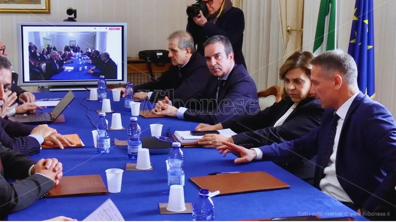 Occhiuto a Vibo: «Entro 12 mesi pronto l’involucro del nuovo ospedale, il Viminale ci aiuterà a verificare se le ditte sono “pulite”»