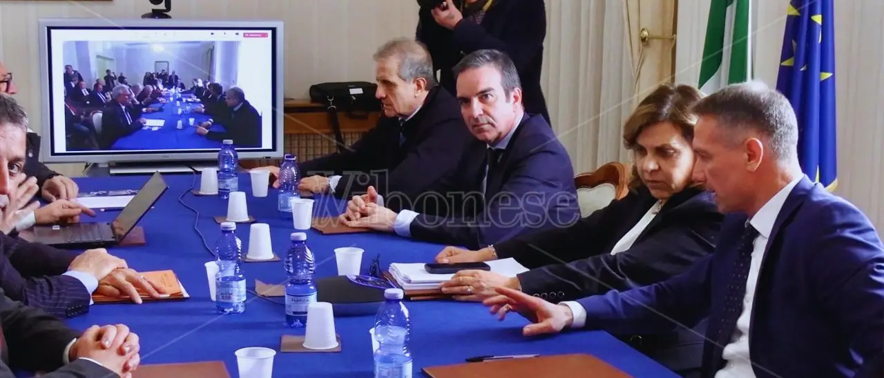 Occhiuto a Vibo: «Entro 12 mesi pronto l’involucro del nuovo ospedale, il Viminale ci aiuterà a verificare se le ditte sono “pulite”»