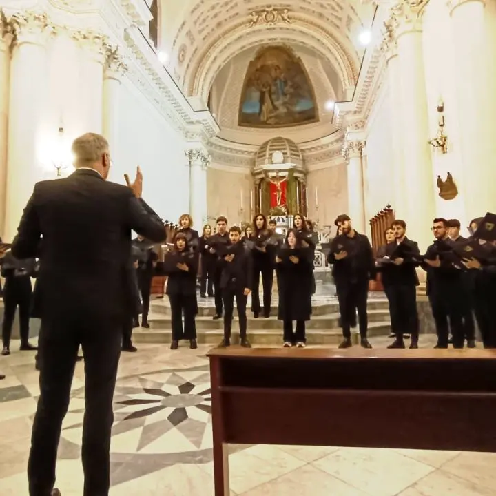 Domani il coro polifonico del conservatorio Torrefranca per l’ultimo appuntamento del progetto Crux Gloria, in preparazione alla Pasqua