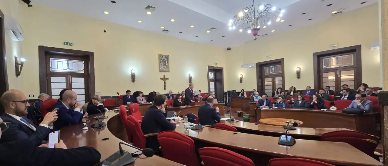 Vibo, i paletti di Romeo dopo la nascita del nuovo gruppo consiliare targato Console: «In maggioranza sì, incarichi no»