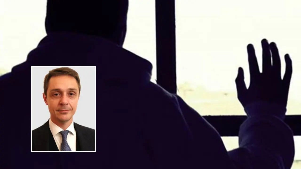 Le accuse all’ex consigliere comunale di Vibo Umberto Buccarelli: «Anello di congiunzione tra gli hacker e i Barbaro»