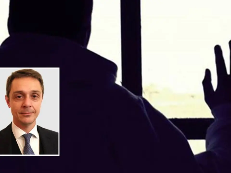 Le accuse all’ex consigliere comunale di Vibo Umberto Buccarelli: «Anello di congiunzione tra gli hacker e i Barbaro»