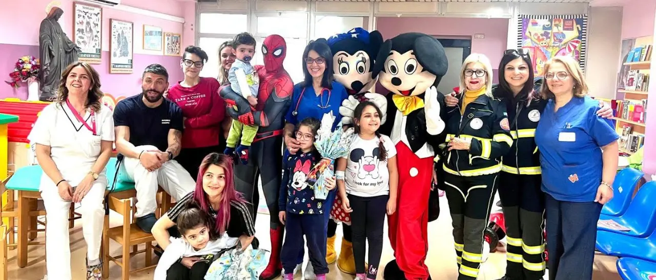Spiderman, Minnie e Topolino tra i bambini del reparto di Pediatria di Lamezia: l'iniziativa dell'associazione Augustus di Filadelfia