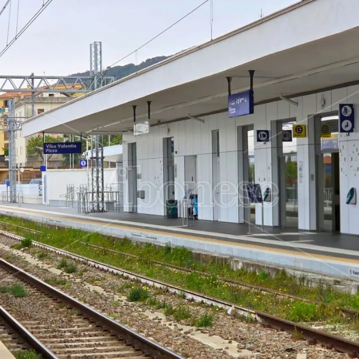 Stazione di Vibo-Pizzo, assistenza\u00A0ai viaggiatori fragili per salire e scendere dal treno: ecco come funziona\u00A0\n