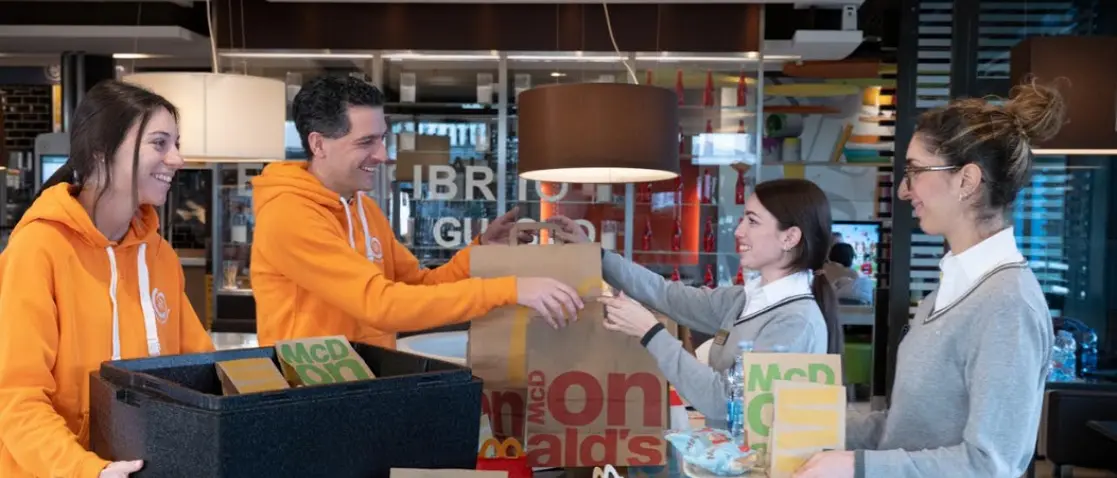 Vibo, McDonald’s e Banco alimentare donano 100 pasti caldi a settimana a chi è in difficoltà