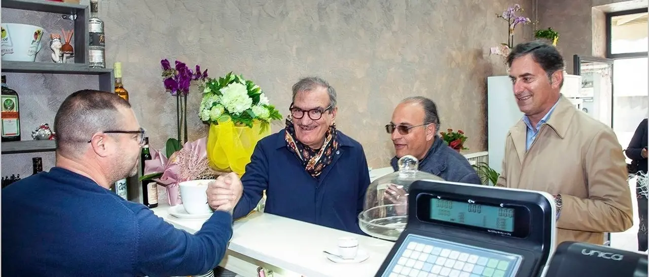 Intimidazione ai proprietari del nuovo bar sul corso, la straordinaria reazione dei vibonesi è aria pulita per la città