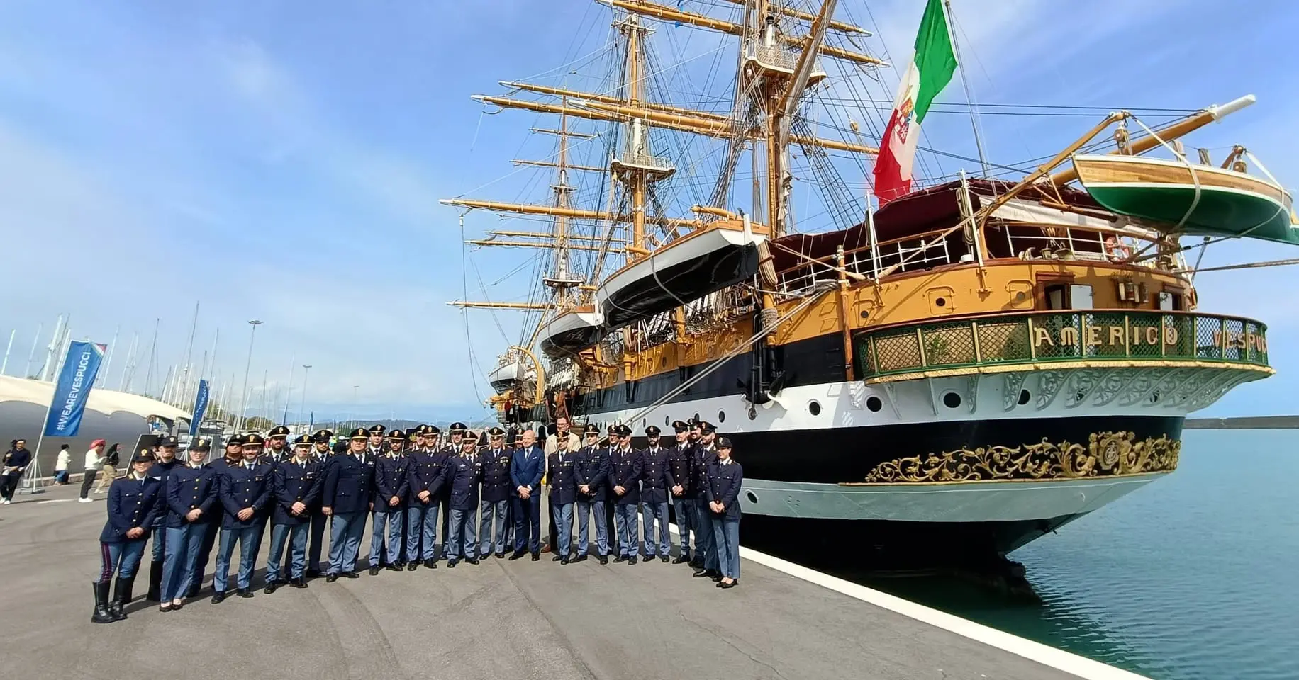 La nave più bella del mondo è in Calabria: l'Amerigo Vespucci approda a Crotone