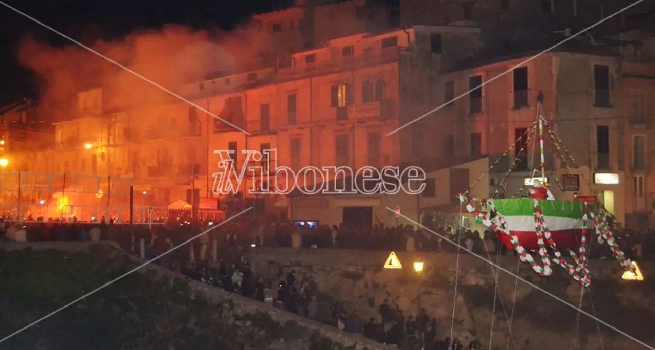 Tropea ritrova le sue radici con \"I Tri da Cruci\": la festa di maggio non delude tra\u00A0musica, folklore e partecipazione\n