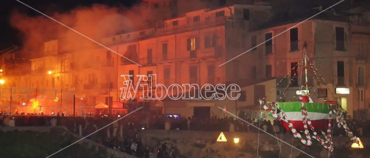 Tropea ritrova le sue radici con \"I Tri da Cruci\": la festa di maggio non delude tra\u00A0musica, folklore e partecipazione\n