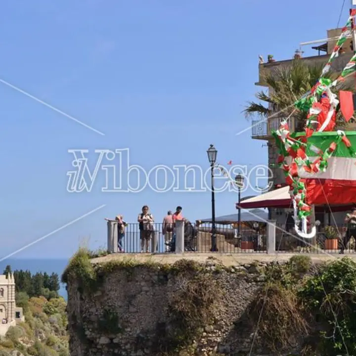 Tropea si prepara alla seconda ondata di turisti e alla festa più attesa dell'anno: \"I Tri da Cruci\". Nuovo dispositivo traffico fino al 4 maggio