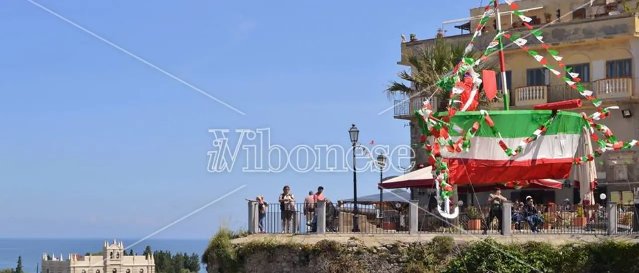 Tropea, tutto pronto per la storica festa nel centro storico de \"I Tri da Cruci\". Ecco il programma stilato dall'1 al 3 maggio