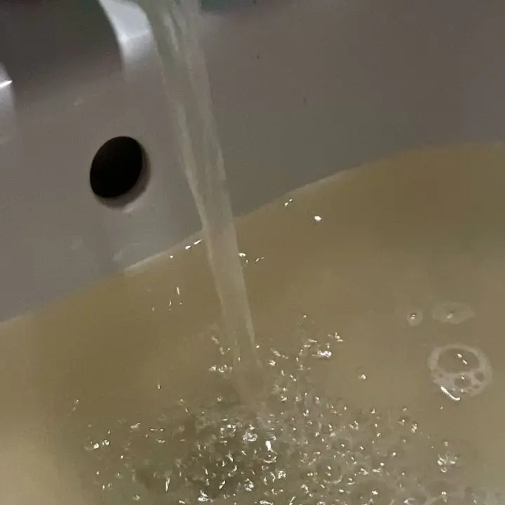 Vibo, acqua sporca e maleodorante nella parte alta della città: nuova emergenza nel bel mezzo del ponte del 25 aprile