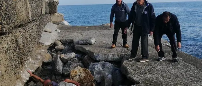 Il maltempo non risparmia Briatico: crolli al molo - Video