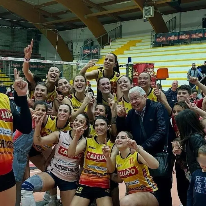 Volley, la Tonno Callipo femminile in Serie B1: trionfo giallorosso al Palavalentia contro il Palermo