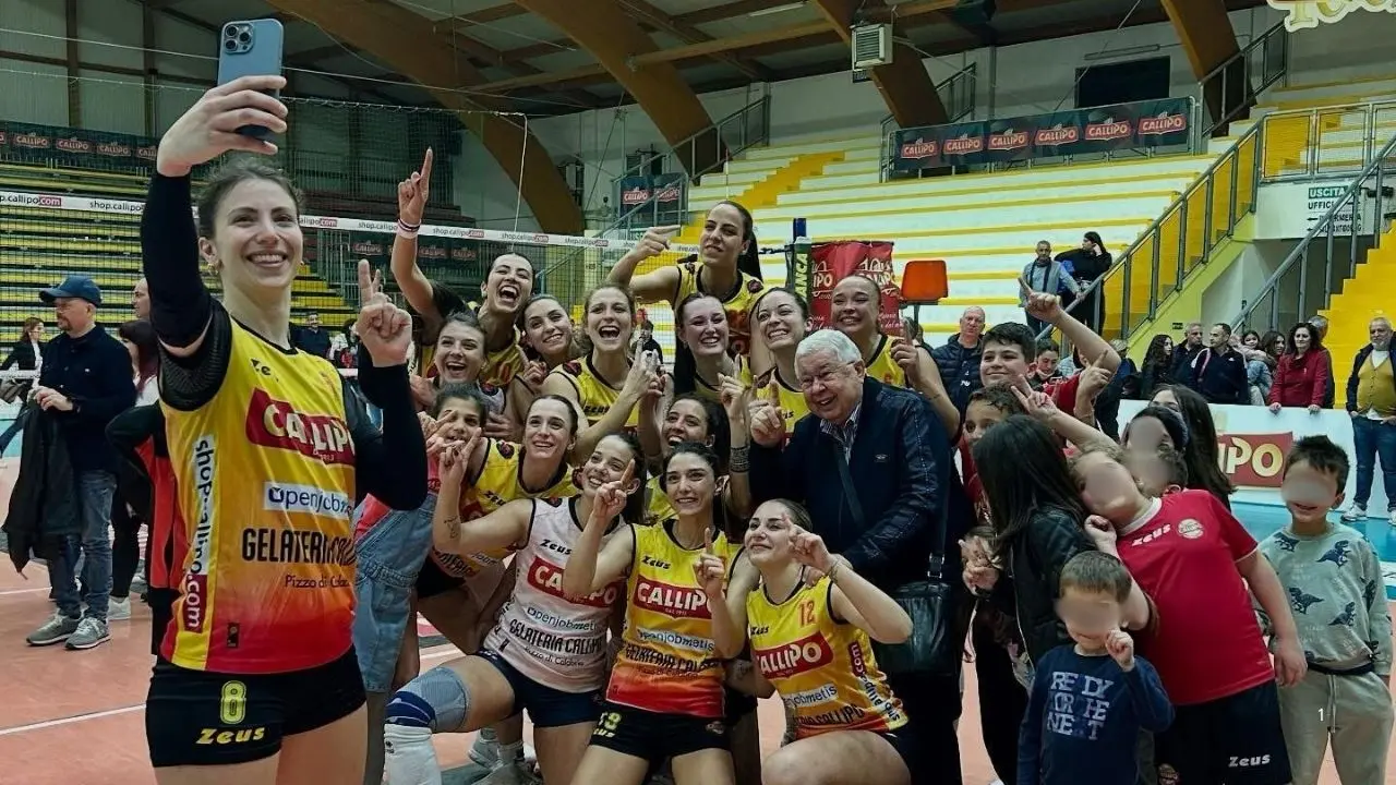 Volley, la Tonno Callipo femminile in Serie B1: trionfo giallorosso al Palavalentia contro il Palermo