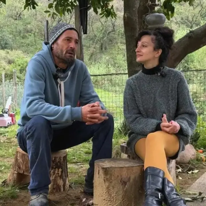 Lasciano tutto e scelgono di trasferirsi in campagna: «Vivere con 400 euro al mese, questa è la vera libertà»