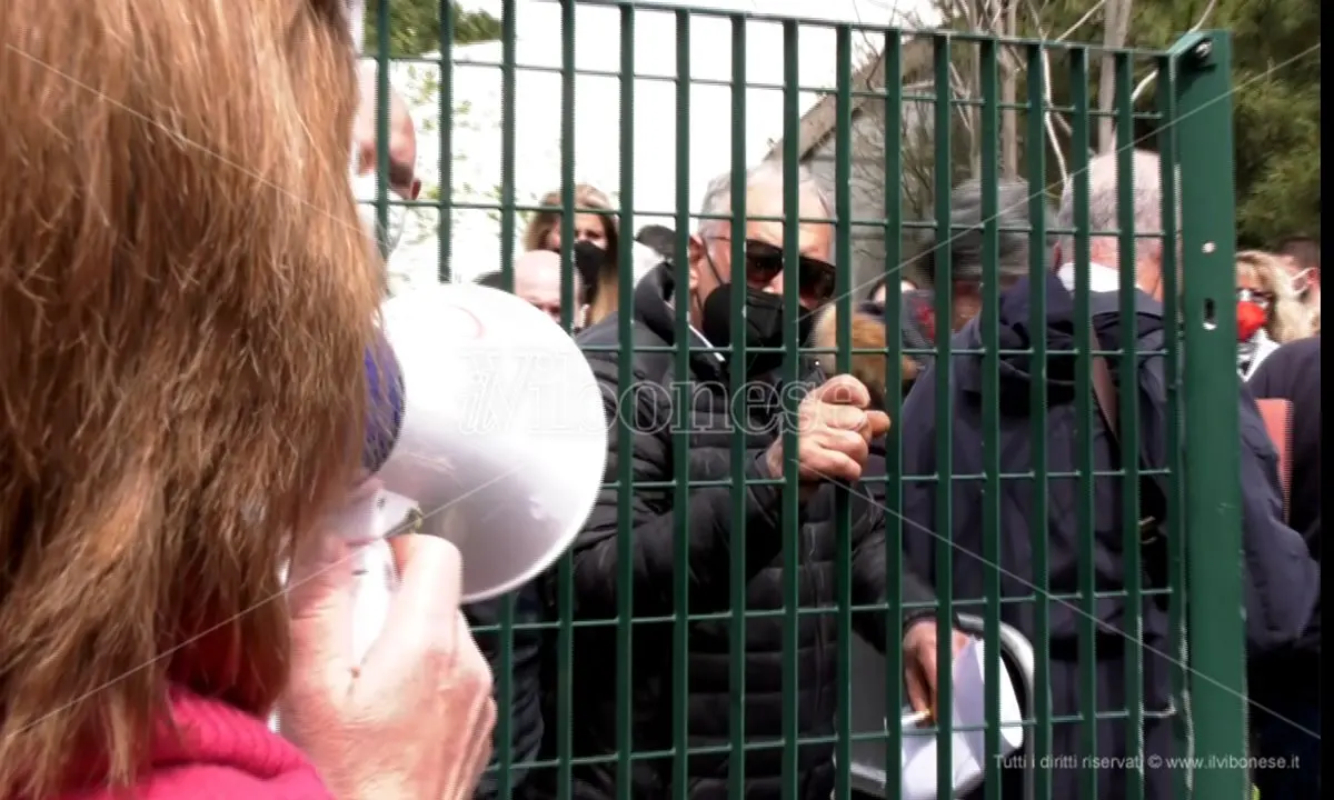 Vaccini nel Vibonese, l’Asp alza bandiera bianca: scorte finite e stop di una settimana - Video