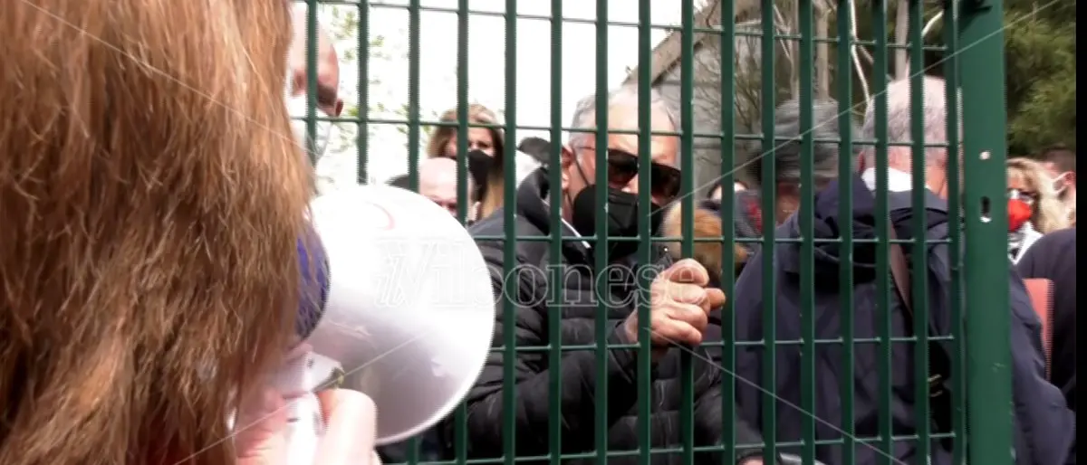 Vaccini nel Vibonese, l’Asp alza bandiera bianca: scorte finite e stop di una settimana - Video