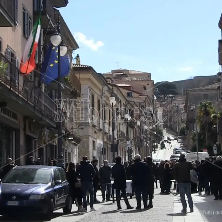 «Ristori inutili, non c’è alternativa all’apertura»: parlano i ristoratori in protesta - Video
