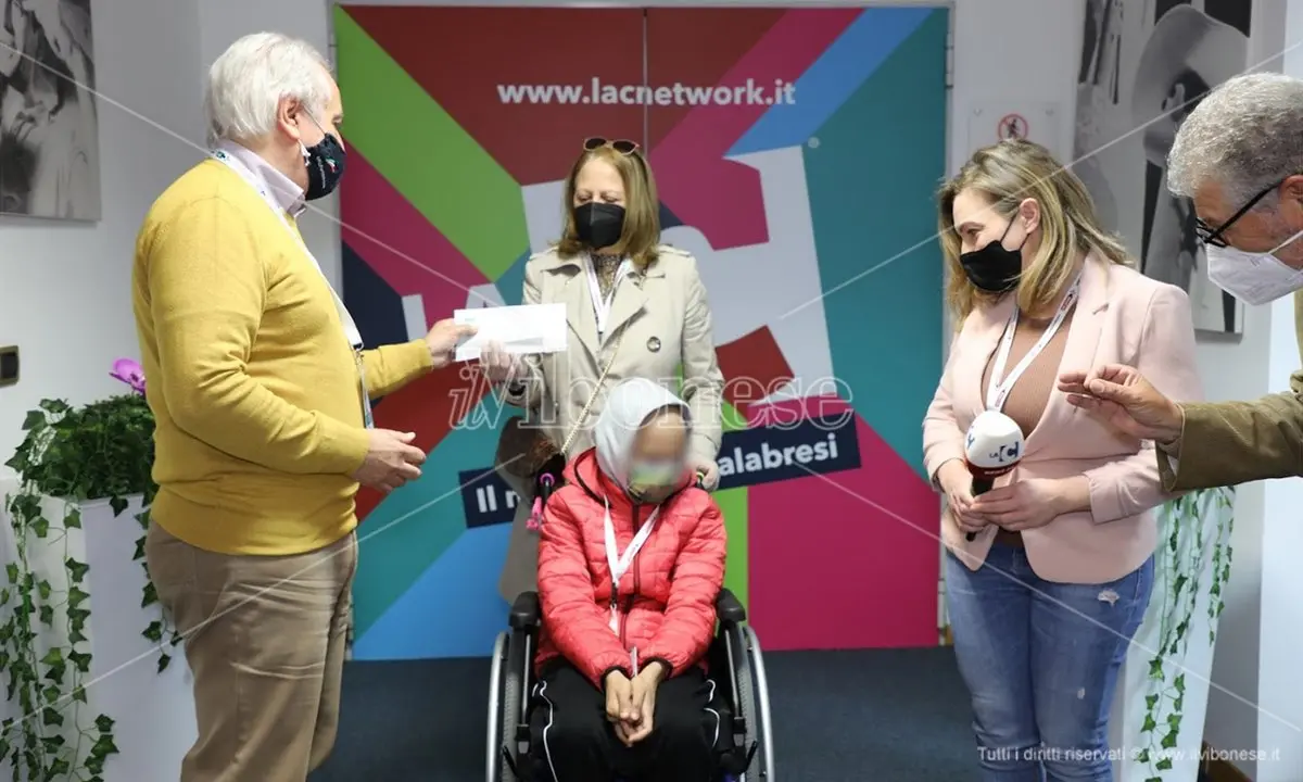 Il bimbo vibonese reso cieco da un tumore riceve i 50mila euro raccolti dal nostro network - Video