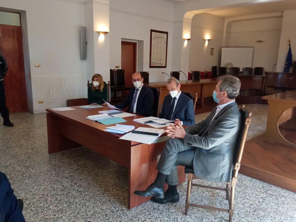 Mileto, sottoscritto l'atto di consegna al Comune dell’ex sede dell'Agenzia delle entrate