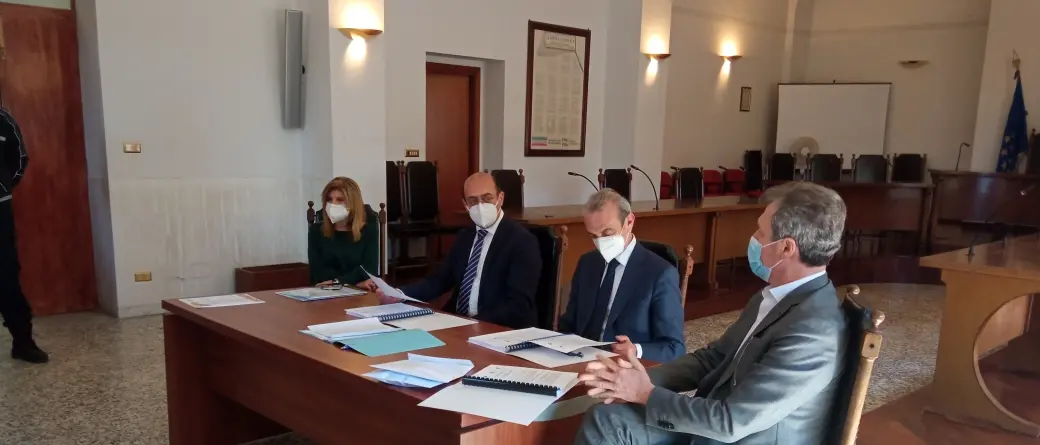 Mileto, sottoscritto l'atto di consegna al Comune dell’ex sede dell'Agenzia delle entrate