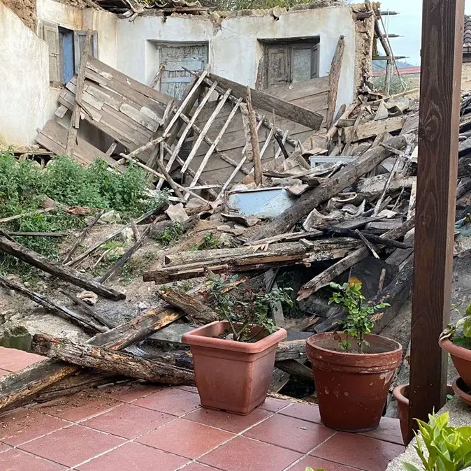 Crolla casa disabitata a Sorianello, intervengono i vigili del fuoco