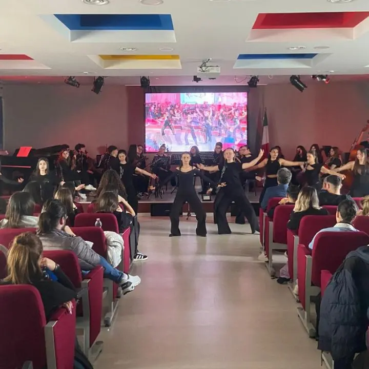 Vibo, il Liceo Capialbi ricorda il genocidio armeno e le stragi dimenticate fra arte e testimonianze toccanti