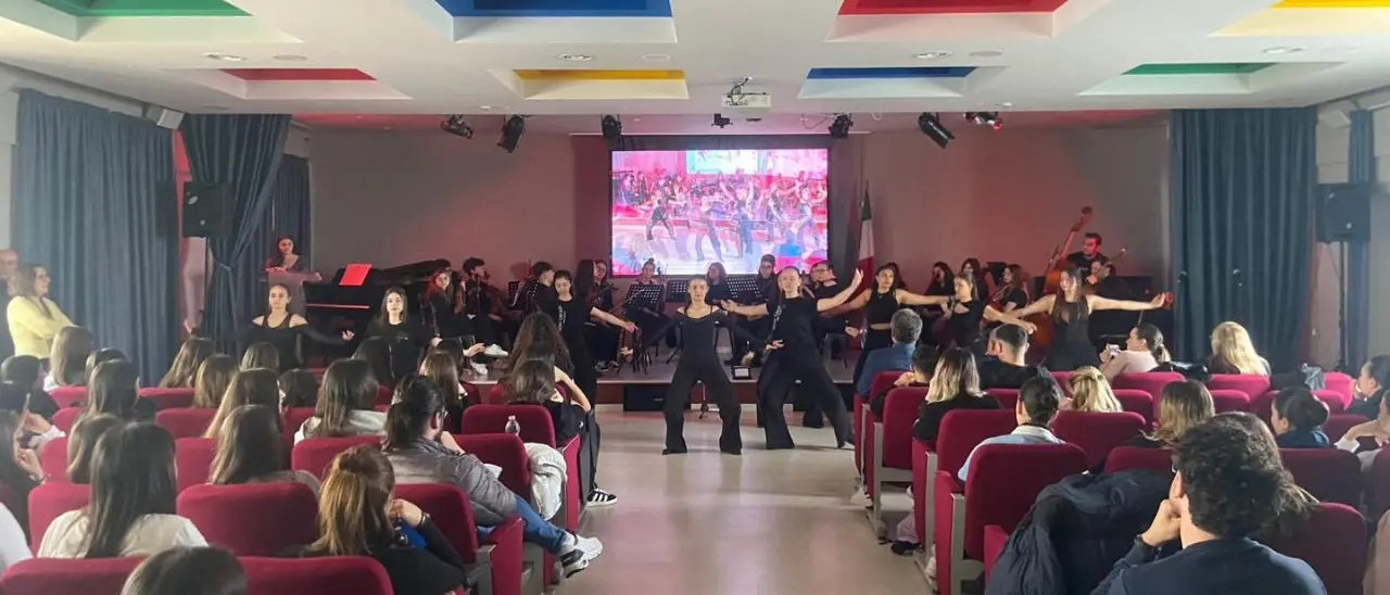 Vibo, il Liceo Capialbi ricorda il genocidio armeno e le stragi dimenticate fra arte e testimonianze toccanti