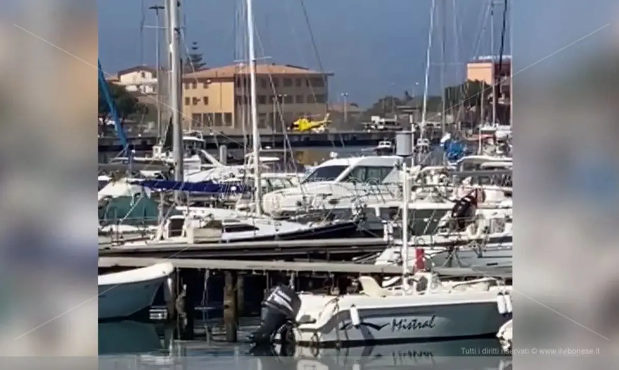 Ha un malore, cade e viene investito: interviene l'elisoccorso a Vibo Marina - Video