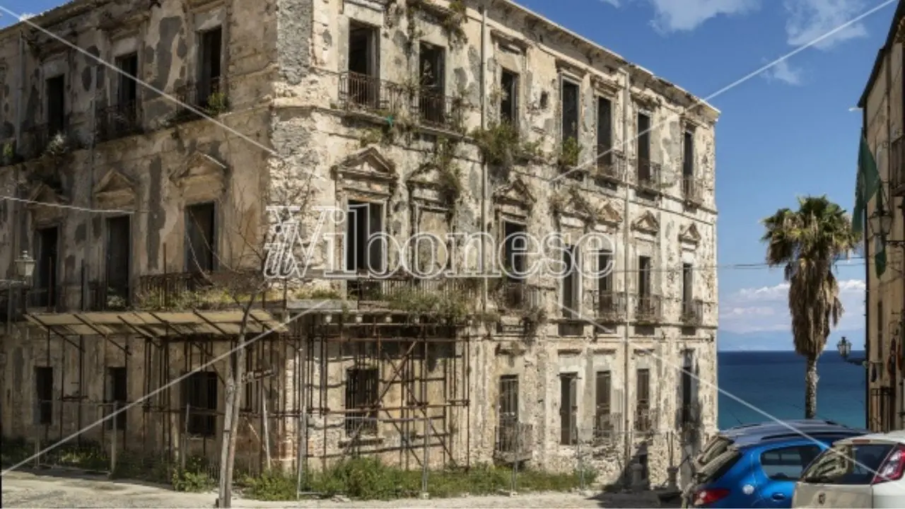 Dai fasti del Settecento a simbolo di degrado, a Tropea passi in avanti per il recupero (da 5,6 milioni di euro) di palazzo Giffone