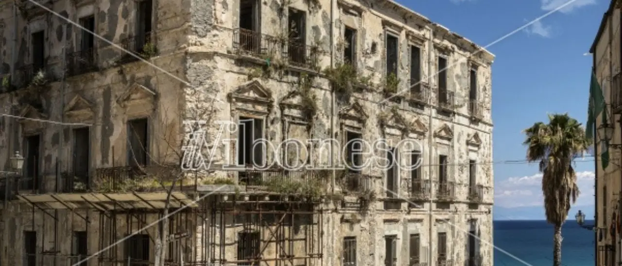 Dai fasti del Settecento a simbolo di degrado, a Tropea passi in avanti per il recupero (da 5,6 milioni di euro) di palazzo Giffone