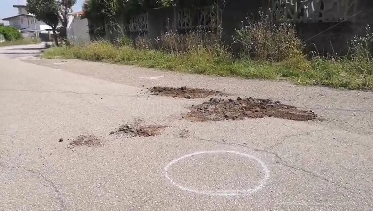 La lite in strada e il colpo di pistola, guardia giurata in pensione uccide il figlio a Lamezia: la ricostruzione