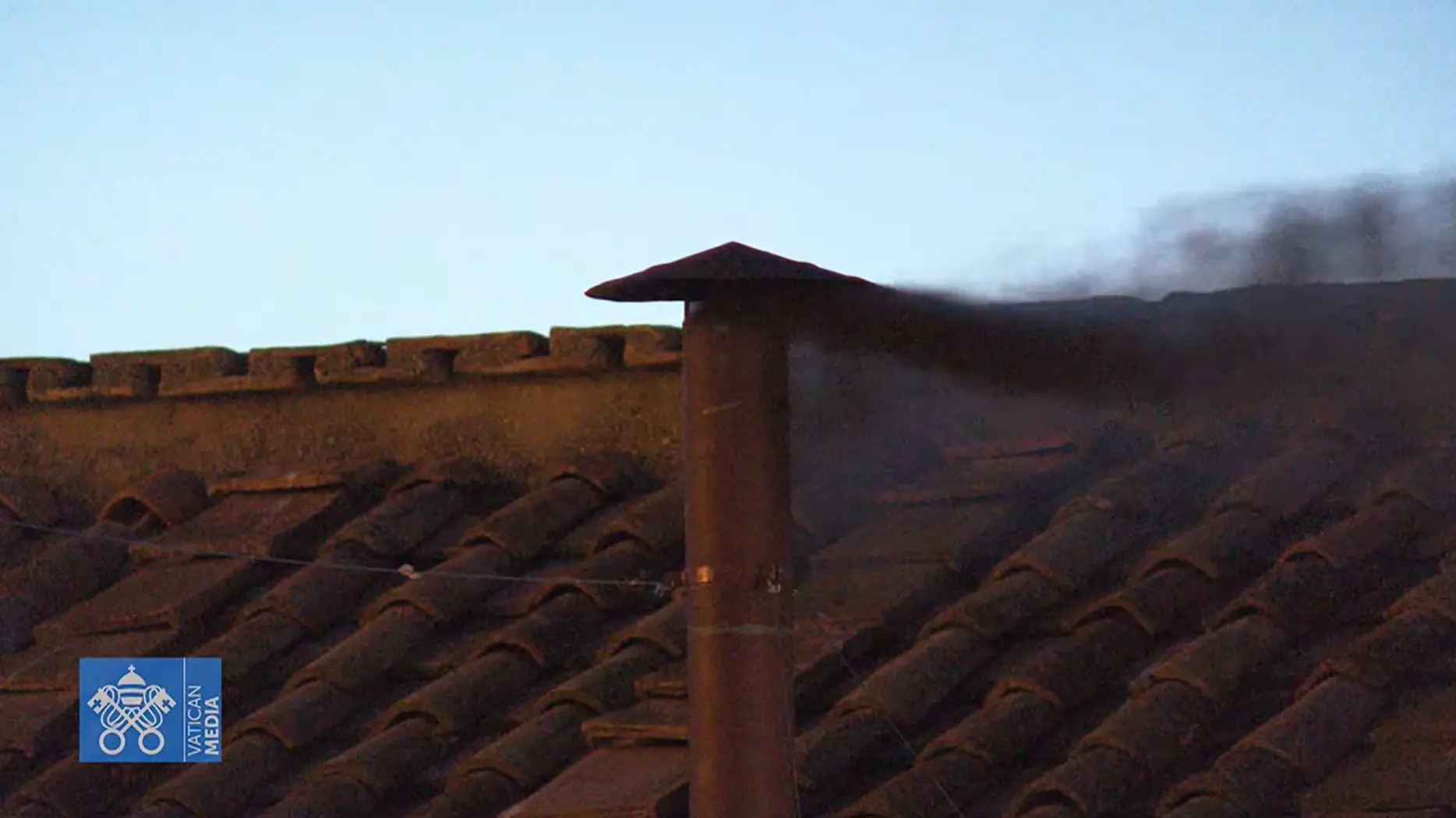 Fumata nera sulla Cappella Sistina: per l'elezione del Papa si dovrà attendere