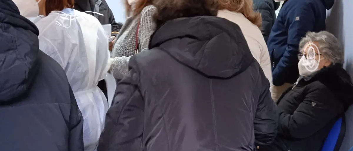 Covid e vaccinazioni, caos e tensioni all’ospedale di Vibo